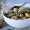 Potatoes roasted with garlic & rosemary, balsamic dressing (100g)