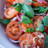 Tomato, red onion and basil with balsamic dressing (100g)